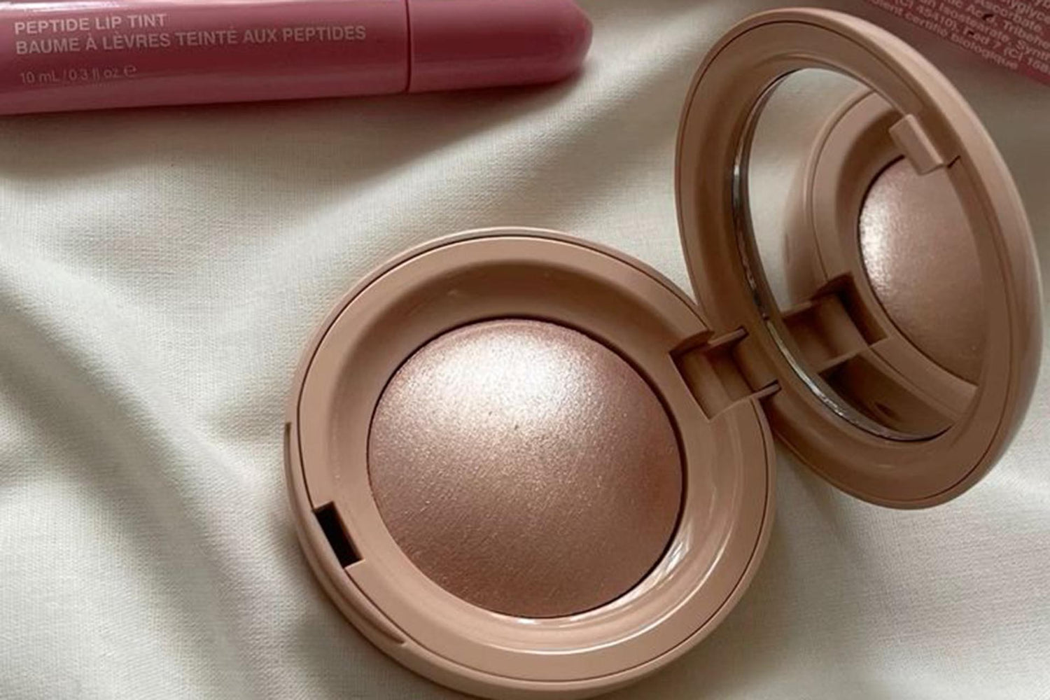 Lumiéra-Beauty-radiant-liquid-highlighter-for-glowing-skin