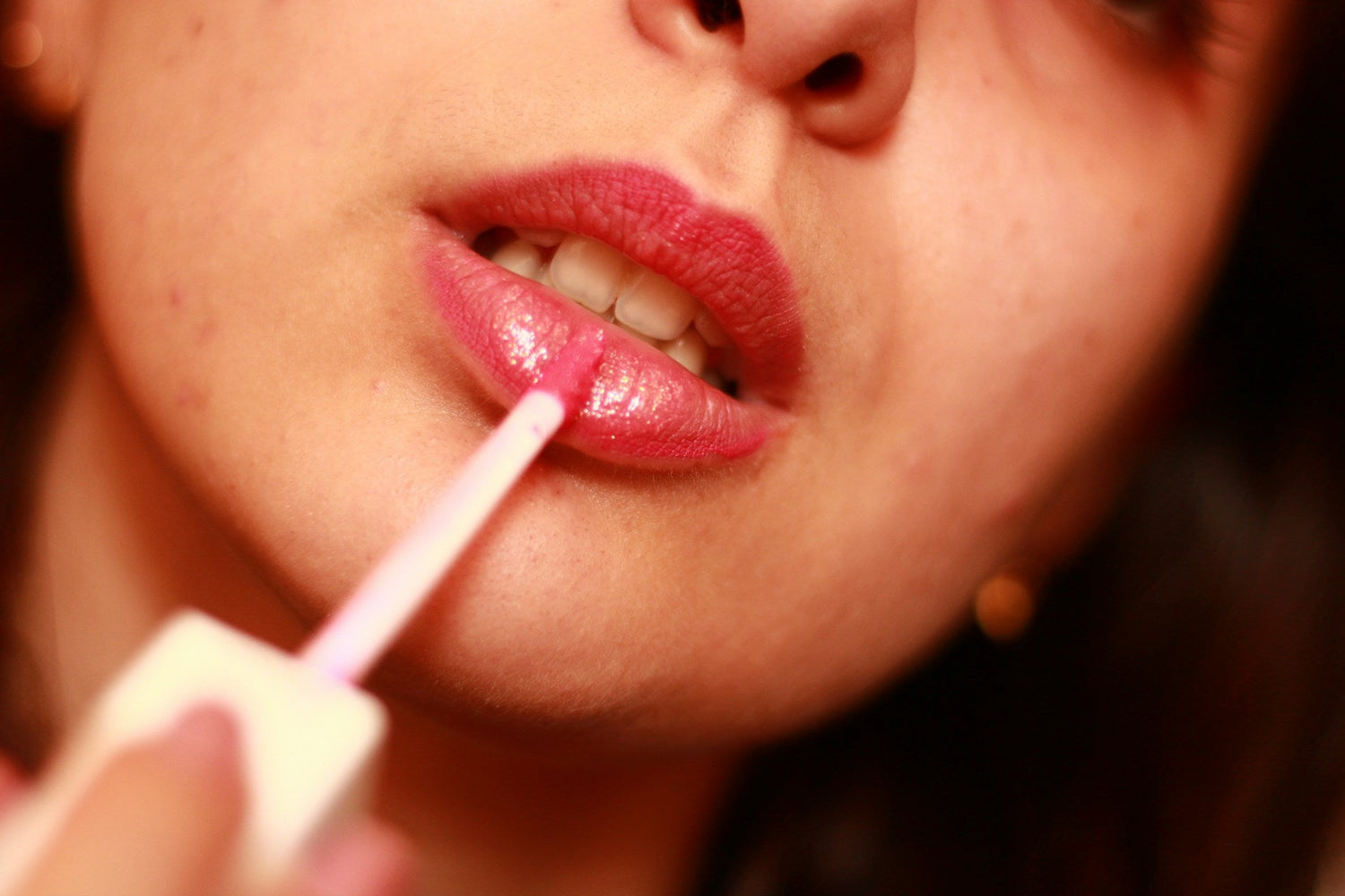 Lumiéra-tinted-lip-balm-providing-natural-color-and-deep-hydration-for-soft-lips