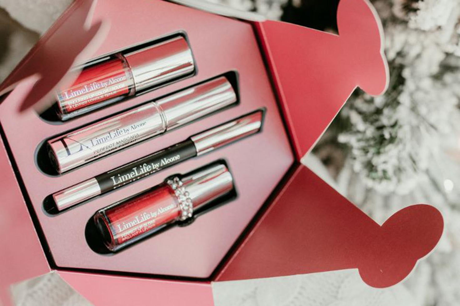 Lumiéra-Beauty-makeup-gift-set-with-lipstick-eyeshadow-palette-and-blush