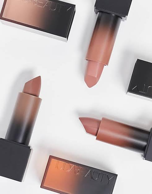 HUDA BEAUTY Power Bullet Cream Glow Hydrating Lipstick Glow